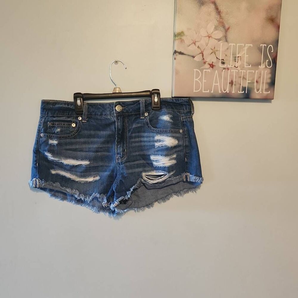 American Eagle size 10 Destroyed Tomgirl Shortie Jean Shorts